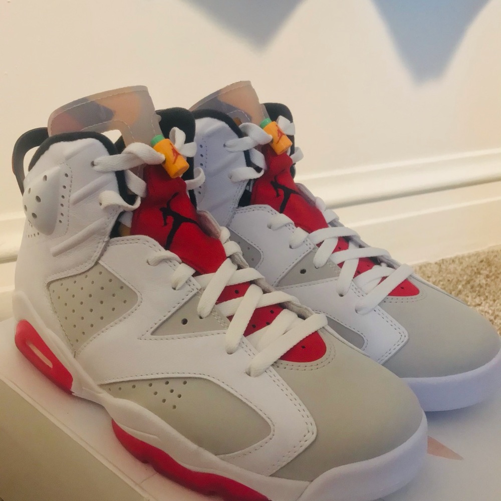 Jordan 6 Hare size 9.5